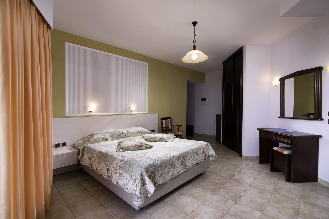 Ocean Beach Hotel สกาลา โปเตมิอัส ภายนอก รูปภาพ